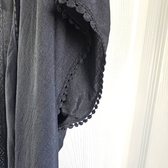 NWT Steve Madden Lace Inset Lightweight Knit Ruana w crochet. BLACK - Picture 6 of 7